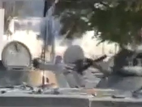 فري برس حمص تلبييسة تجمع عربات الجيش عند الجسر واستنفار الجيش 10 11 2011