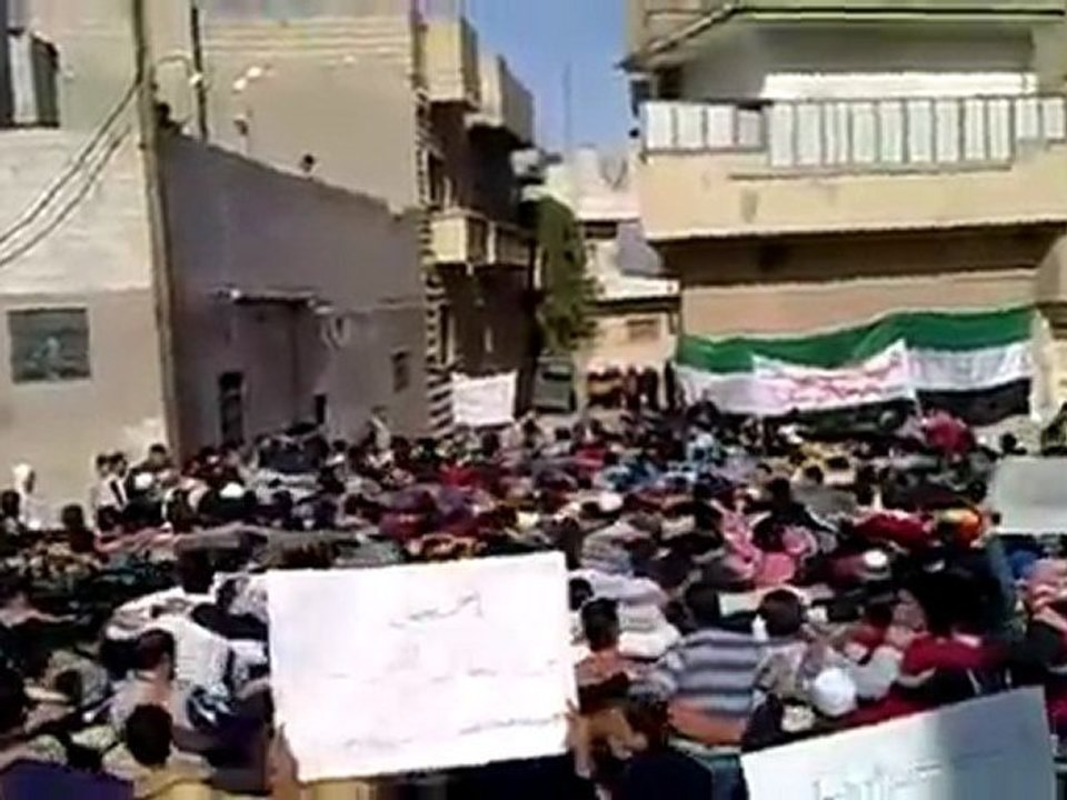 فري برس   حماة   مظاهرات حي الجراجمة ج3   جمعة تجميد العضوية 11 11 2011