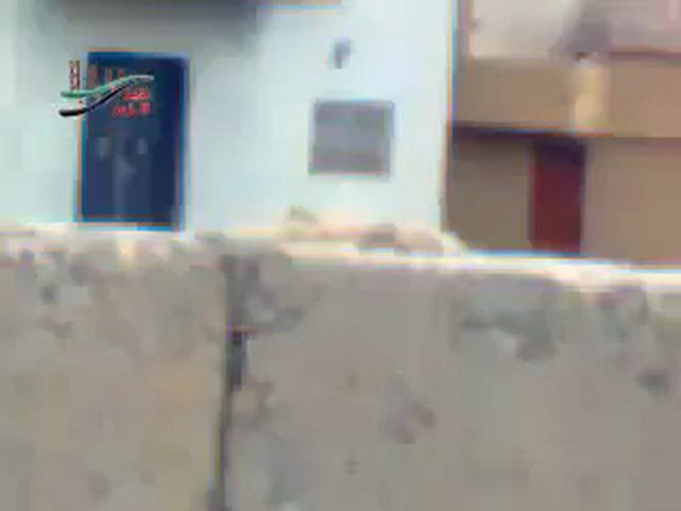 فري برس    دير الزور القورية  مظاهرة اثناء ااقتحام الجيش 13 11 2011