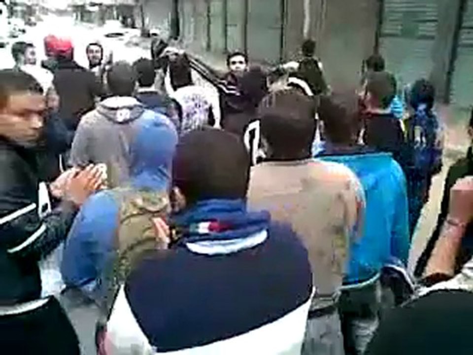 فري برس   حماة مظاهرة في حي المرابط لمنع المسيرة المؤيدة 13 11 2011