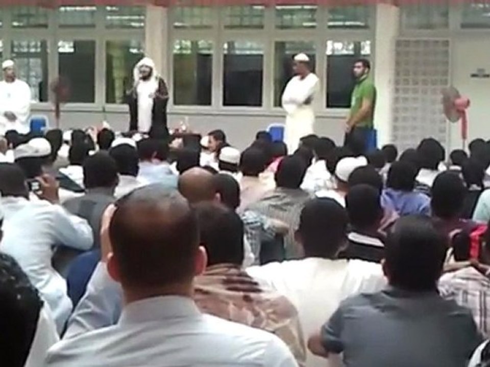 بسم الله كادت ترفعه في الهواء - الشيخ العريفي