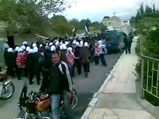 فري برس   الحفة بابنا والجنكيل مظاهرة طلابية رائعة 13 11 2011 ج1