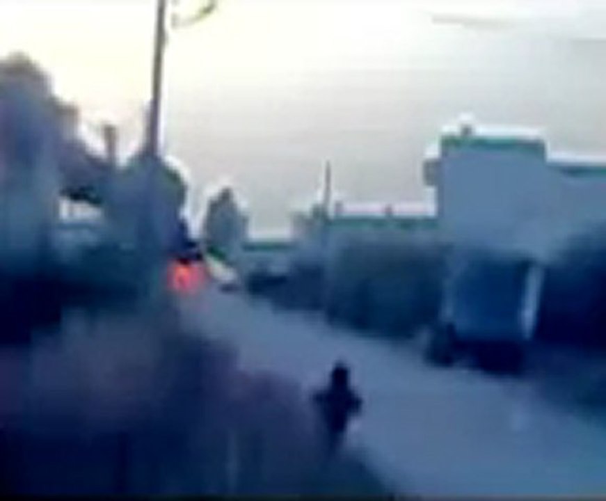 فري برس   درعا علما تدمير دبابة من قبل الجيش الحر 14 11 2011