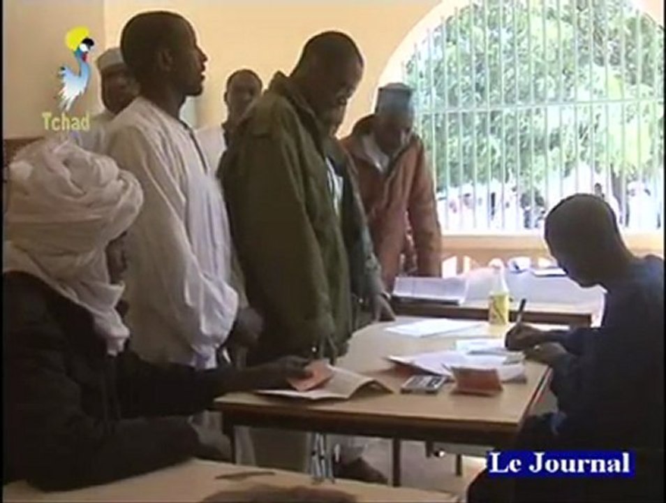 LES SOLDATS HUMILIES DE MOSSORO DE 2011 TOUCHENT LEURS PRIME DE LA HONTE  - DU 20 JAN 2012 SUR TCHADONLINE.TV