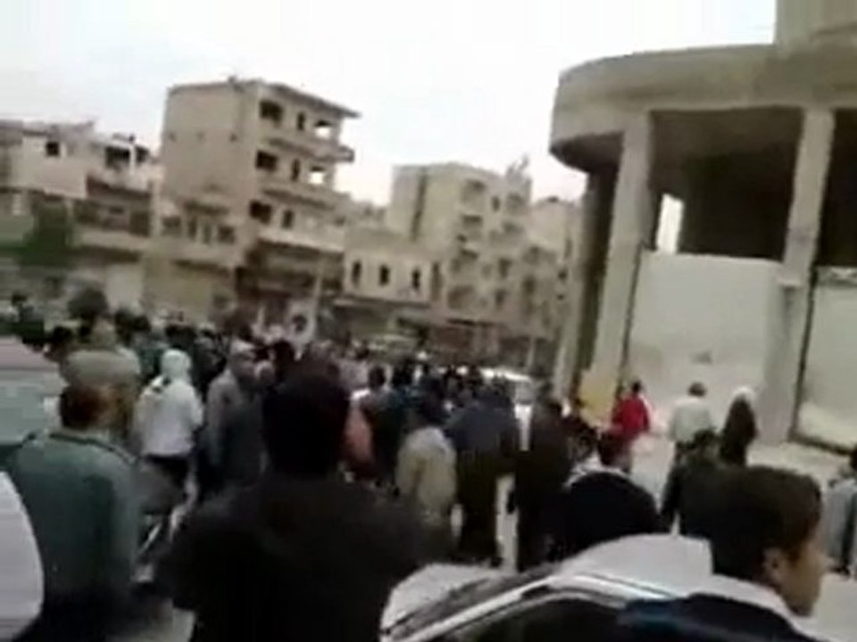 فري برس   حماة مظاهرة لاشاوس حي العليليات ردا على مظاهرة التاييد 16 11 2011