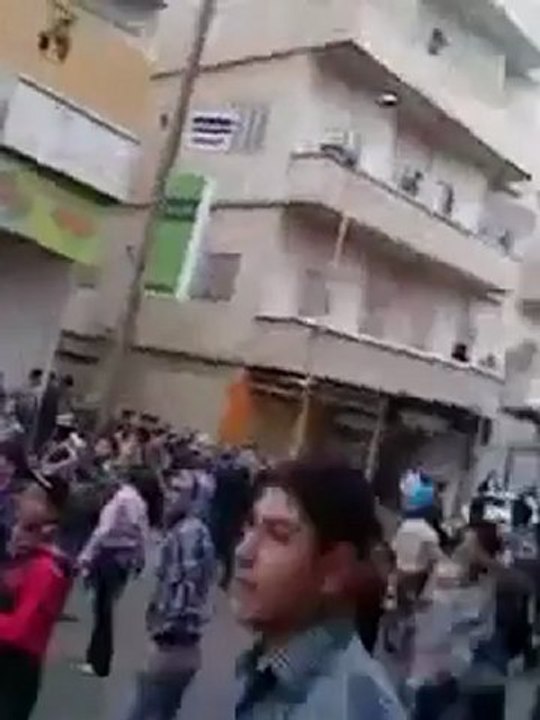 فري برس   مظاهرة الجامع الكبير في الباب جمعة طرد السفراء 18 11 2011