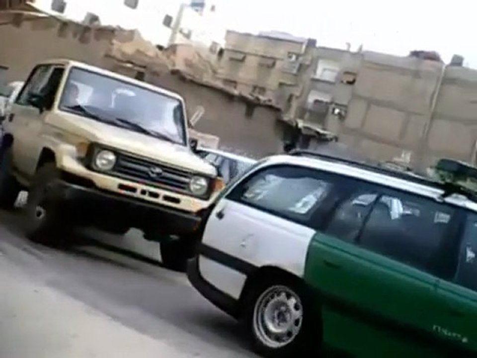 فري برس   جمعة طرد السفراء سيارات الأمن دمشق جوبر 18 11 2011