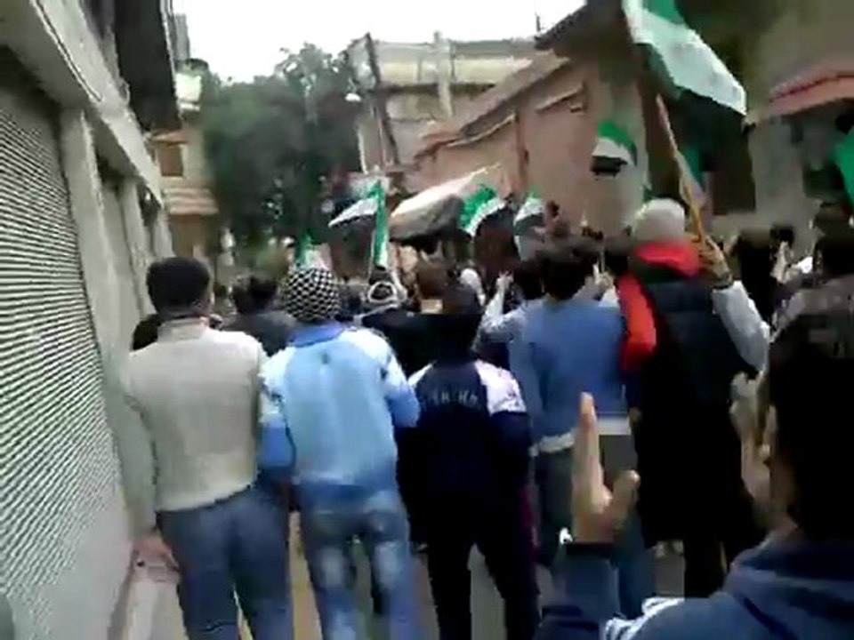 فري برس   حمص المحتلة  الميدان  جمعة طرد السفراء اسلام ومسيحية بدنا بدنا الحرية 18 11 2011