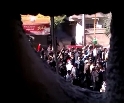 فري برس دوما مظاهرة من جامع التوحيد على الرغم من انتشار الأمن 18 11 2011