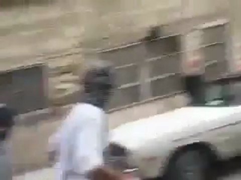 فري برس الامن يطلق قنابل الغاز على المتظاهرين بالتل 18 11 2011