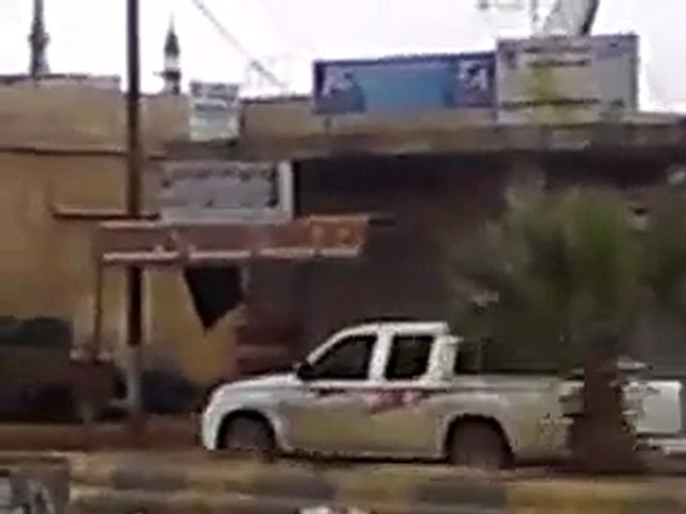 فري برس   حماة   اقتحام الجيش لمدينة حلفايا 19 11 2011