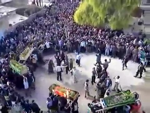 فري برس حماه حلفايا مراسم زفاف الشهداء 20 11 2011 ج2