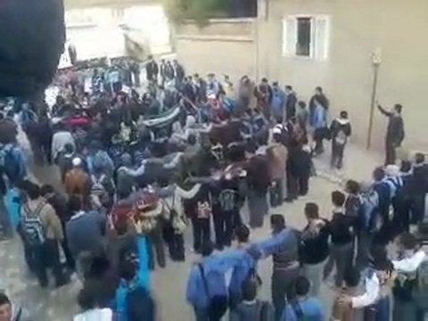 فري برس حماة تظاهرة طلابية واضراب عن الدوام في ثانوية عثمان حوراني 24 11 2011