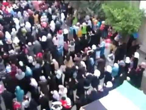 فري برس حمص المحتلة حرائر الوعر في مظاهرة رائعة نصرة لسوريا الحرية والديمقراطية وأغنية حمص يادار السلامالرائعة 24 11 2011