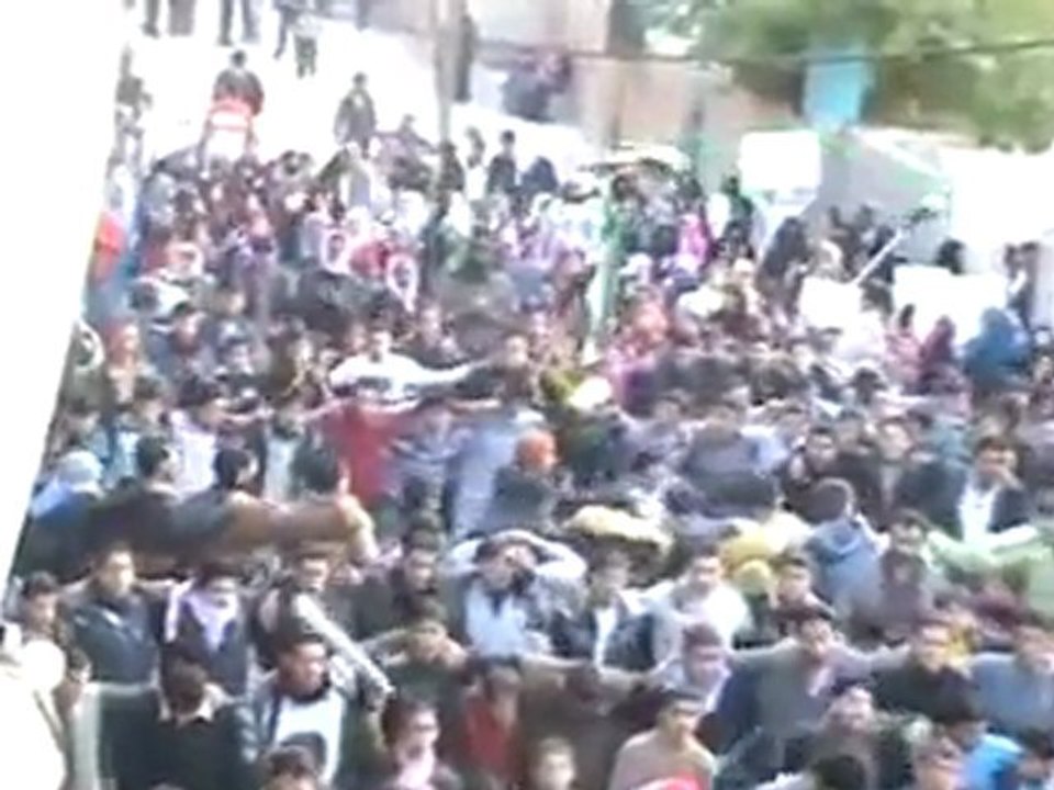فري برس   يا شباب الشام عنا بحمص صدر الأعدام ديربعلبة 24 11 2011