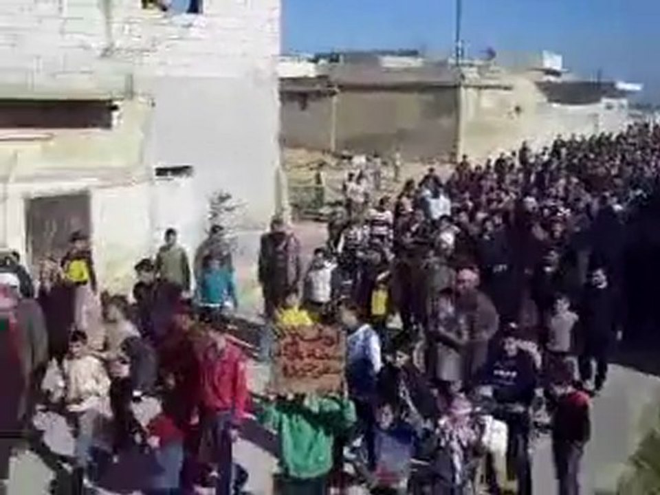 فري برس   ادلب حزانو جمعة الجيش الحر يحميني 25 11 2011 ج1