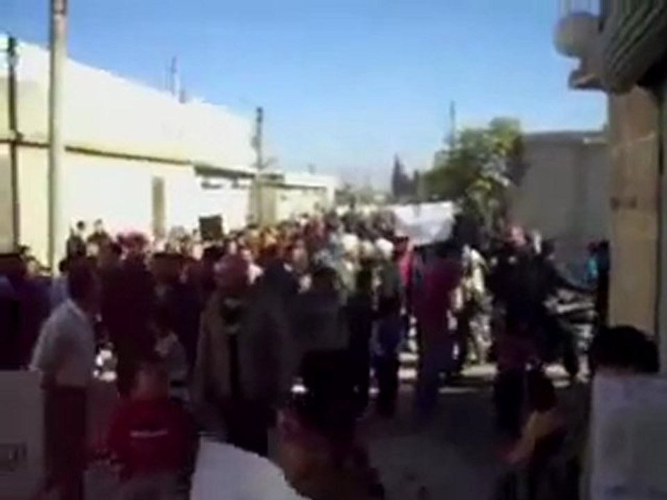 فري برس   ادلب حزانو جمعة الجيش الحر يحميني 25 11 2011 ج2