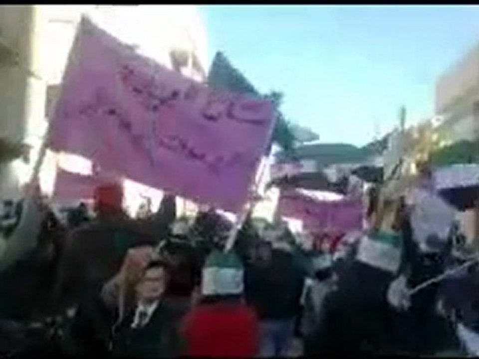 فري برس   حماة صباحية اشاوس جنوب الملعب في جمعة الجيش الحر يحميني 25 11 2011
