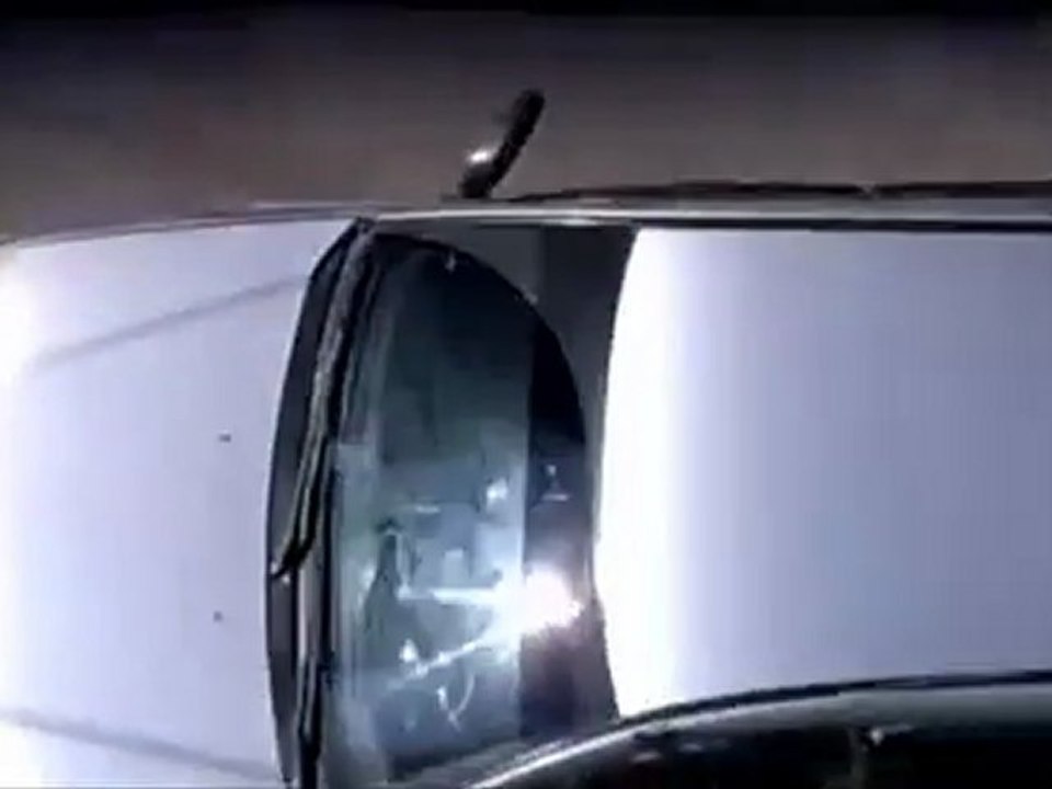 فري برس   اللاذقية   سيارات الأمن و الشبيحة في الصليبة 25 11 2011