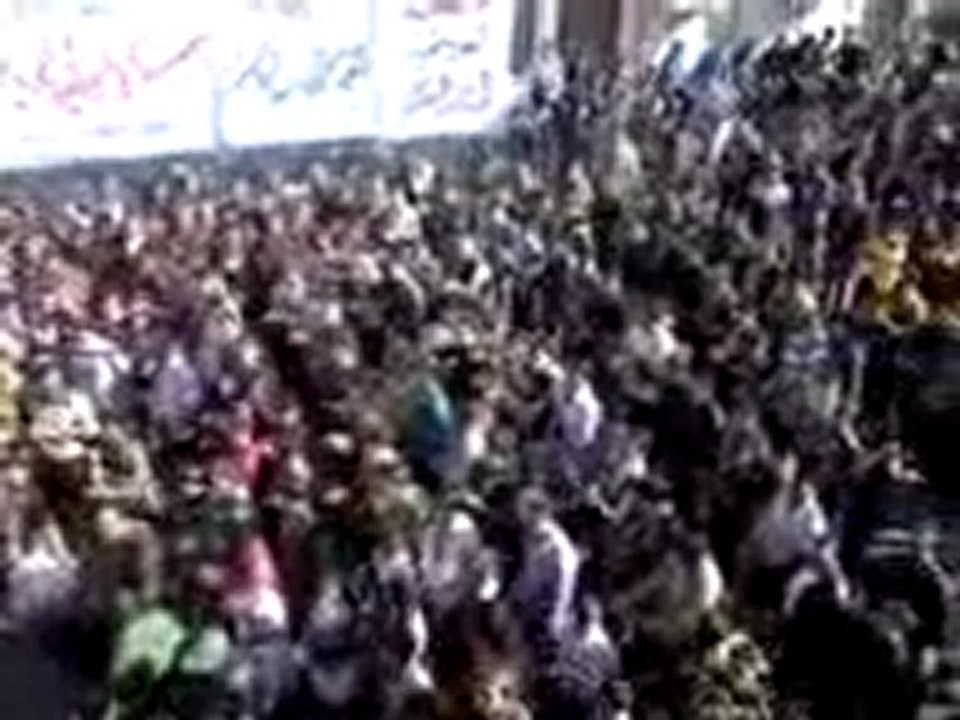 فري برس   حماه   حلفايا المنكوبة جمعة الجيش الحر يحميني 25 11 2011 ج2