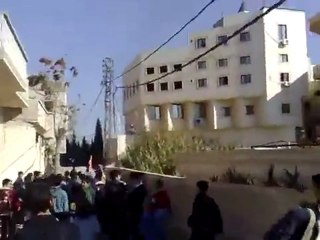 فري برس   الكسوة  مظاهرة لاصدقاء الشهيد رضا علوية رغم الحصار 29 11 2011