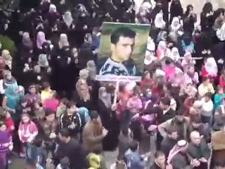 فري برس   والدة الشهيد محمد الرزوق في المظاهرة 18 11 2011