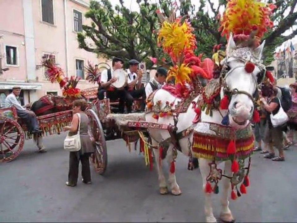2009 Les EOLIENNES et l' ETNA