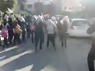 فري برس   اللاذقية   مظاهرة الطالبات و هجوم الأمن 30 11 2011