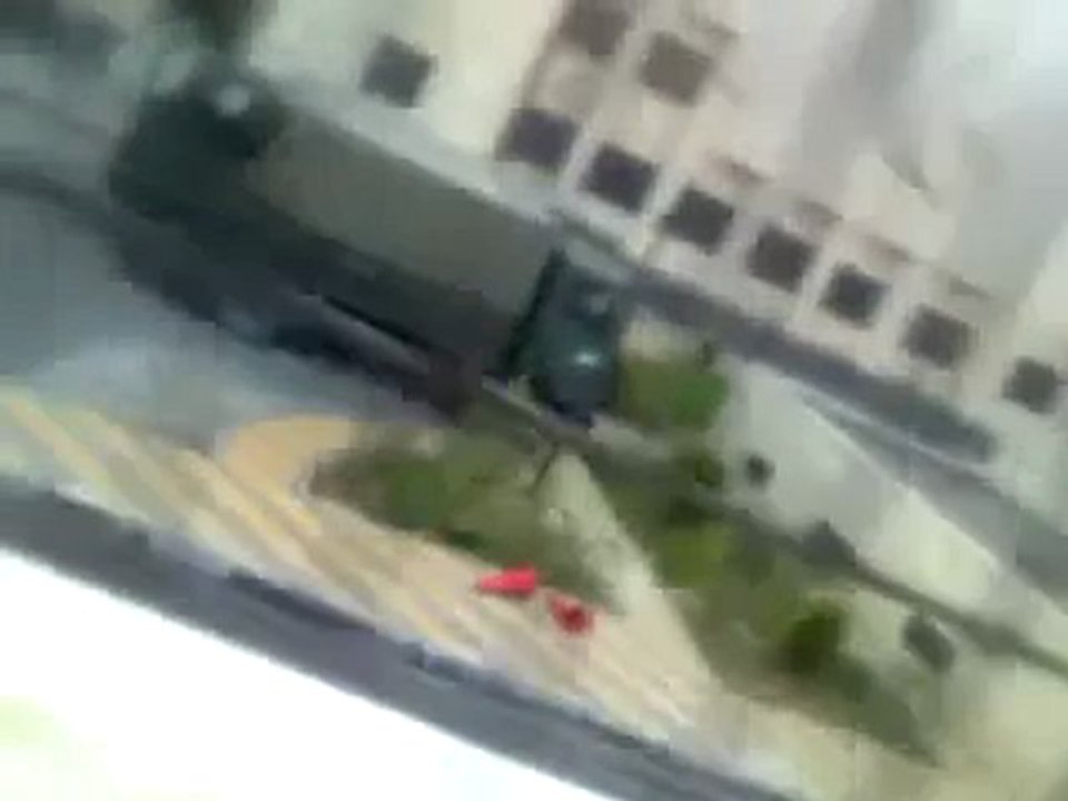 فري برس   حماة المحتلة  المدرعات في مبنى الحزب 30 11 2011