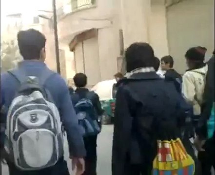 فري برس معضمية الشام مظاهرة أبطال الحرية مطالبين بإسقاط النظام و قبل تعرضهم للقنابل المسيلة للدموع والرصاص الحي 30 11 2011 ج3