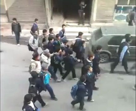 فري برس معضمية الشام مظاهرة أبطال الحرية مطالبين بإسقاط النظام و قبل تعرضهم للقنابل المسيلة للدموع والرصاص الحي 30 11 2011 ج4