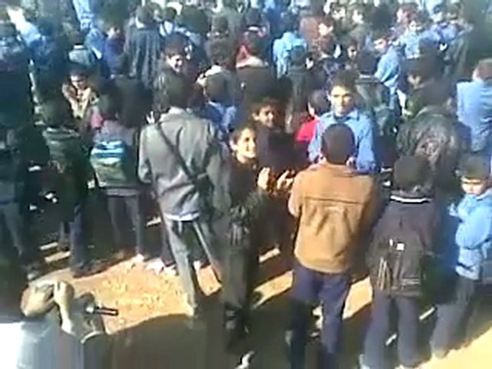 فري برس   ادلب   خان السبل    مظاهرة طلابية الخميس 1 12 2011