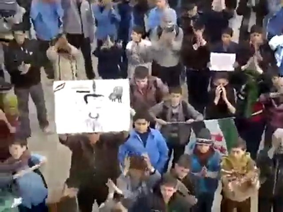 فري برس   إدلب   معرة النعمان    مظاهرة طلابية 08 12 2011