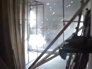 فري برس   حمص باب تدمر  اثار القذائف المسمارية على المحلات 12 12 2011