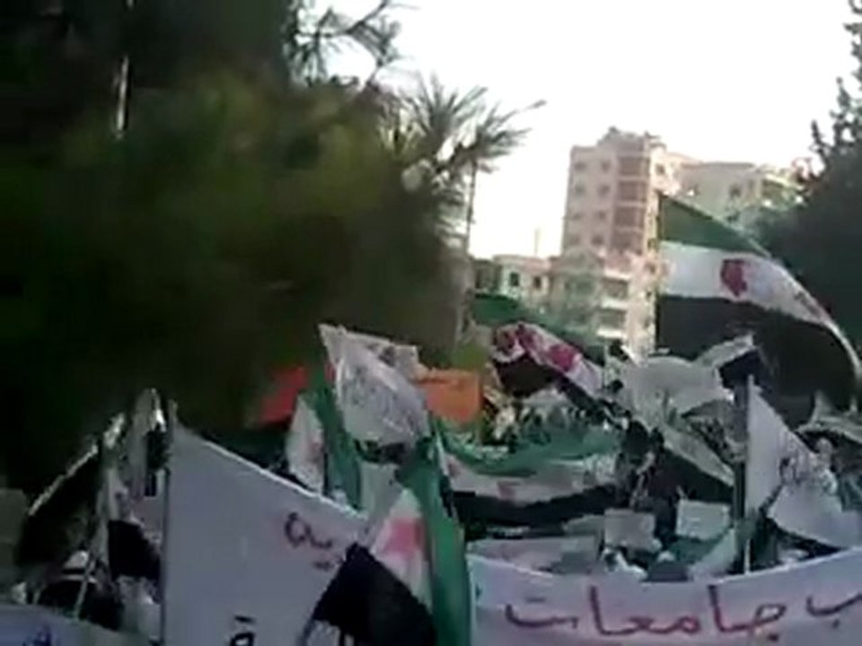 فري برس   حمص الانشاءات   مظاهرة طلاب جامعة خالد بن الوليد 12 12 2011