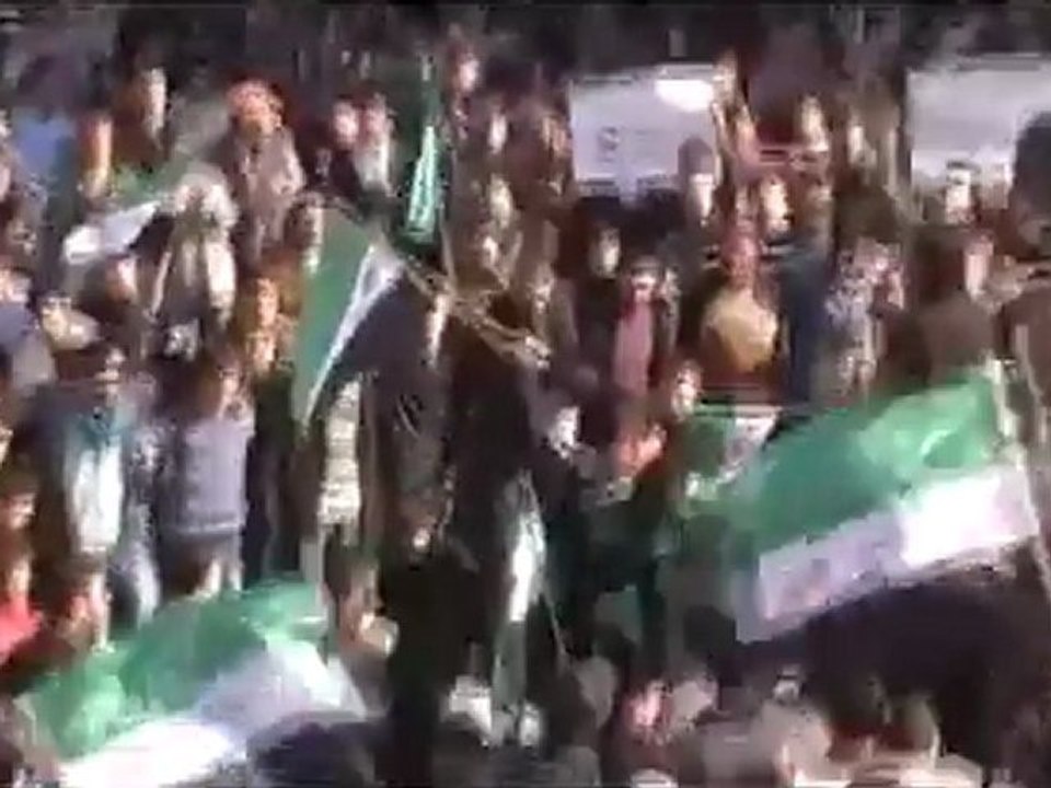 فري برس   حمص تلبيسة   بشار الاسد على الخازوق في المظاهرة 16 12 2011