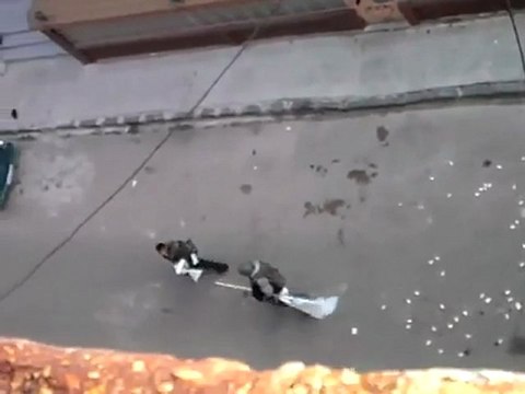 فري برس حمص الغوطة مهاجمة الأمن للمظاهرة وإطلاق رصاص حي 22 12 12 2011 ج2