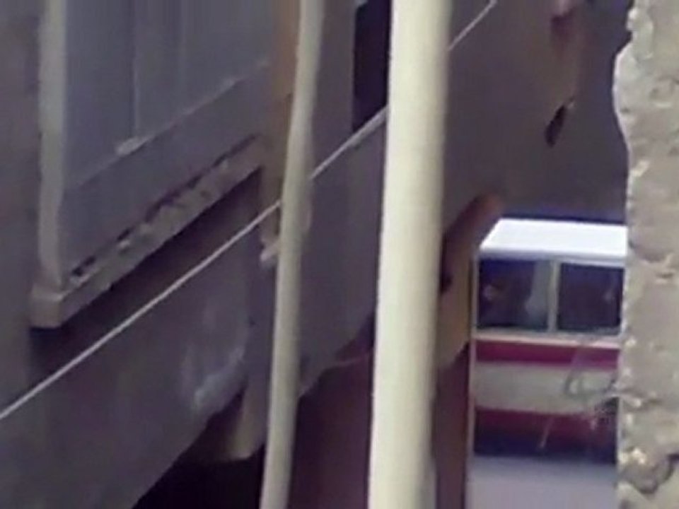 فري برس   ريف دمشق عربين إقتحام الجيش الأسدي للمدينة جمعة بروتوكول الموت 23 12 2011 ج1