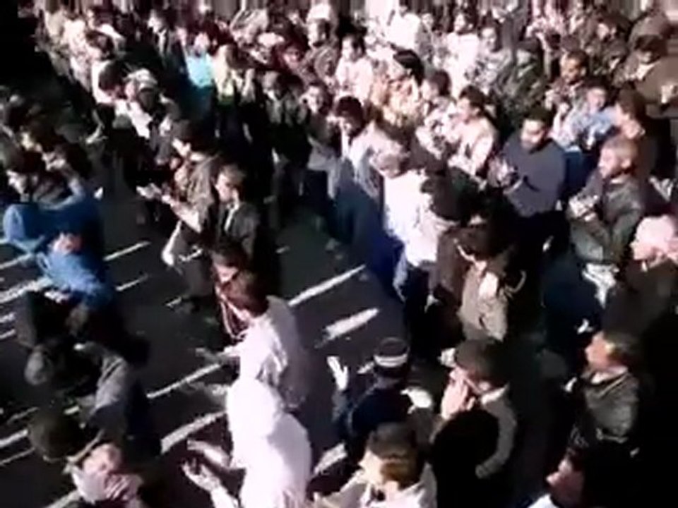 فري برس   تشيع الشهيد مكرم ادريس حمص القصير 26 12 2011