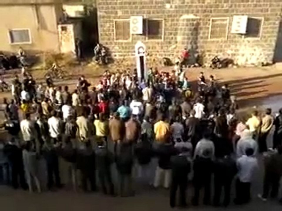 فري برس   إنخل رغم الحصار الأمني مظاهرة نصرة للمدن المحاصرة 4 1 2012