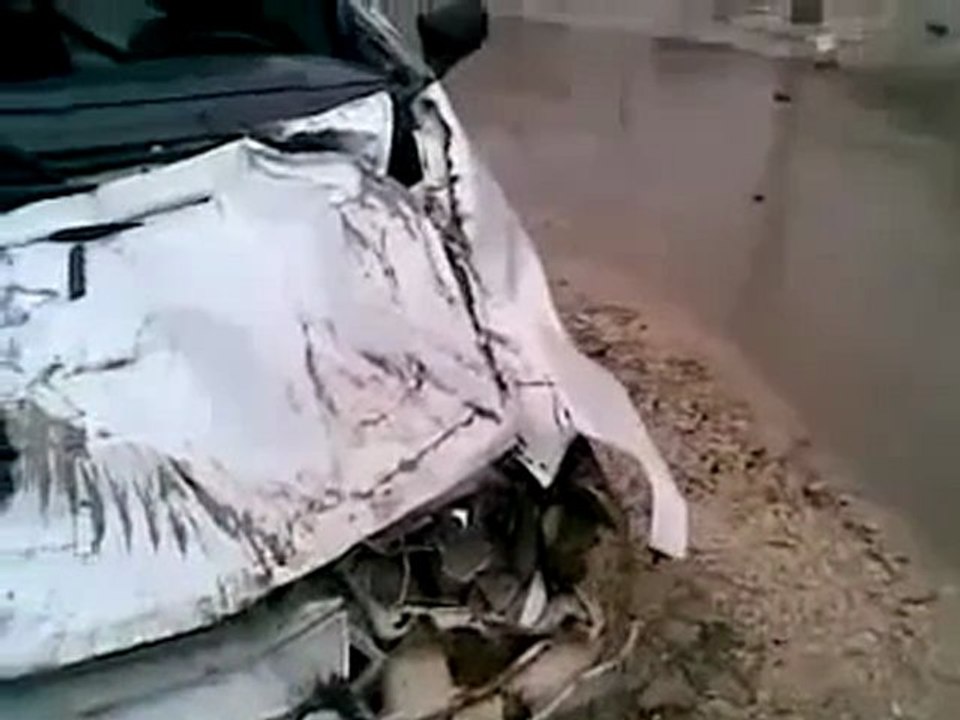 فري برس   مرعيان جبل الزاوية شبيحة الاسد دعس سيارة لاحد المدنيين الله اكبر عليك يا بشار 31 12 2011