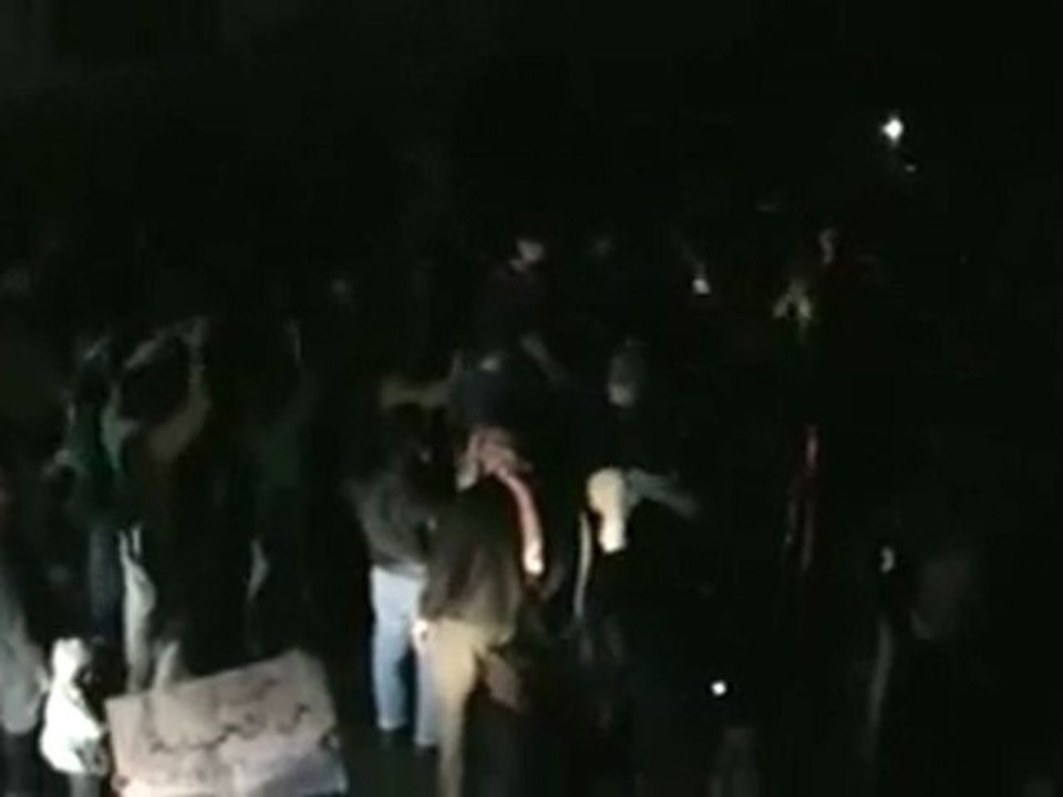 فري برس   حماة مسائية الحميدية زبداني حماة معاكون للموت 16 1 2012