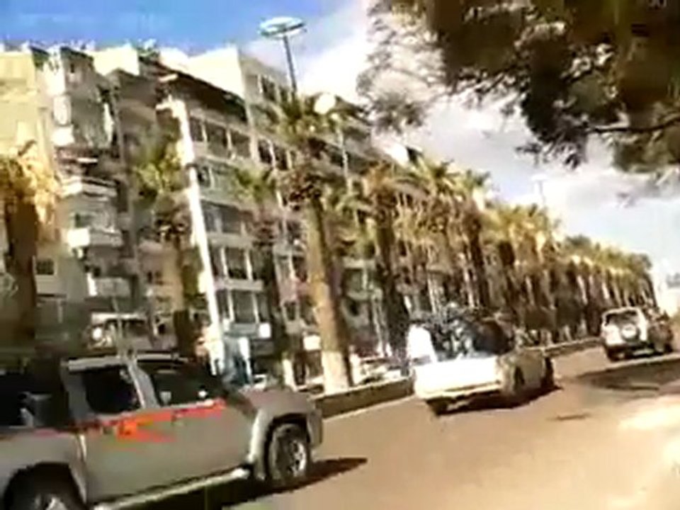 فري برس   اللاذقية   الامن و الشبيحة في طريقهم إلى السكنتوري 20 1 2012