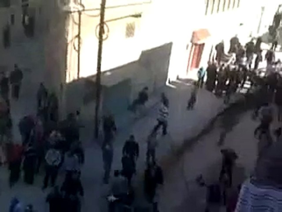 فري برس   حماة العليليات اطلاق نار من قبل عصابات الأسد على المتظاهرين 20 1 2012