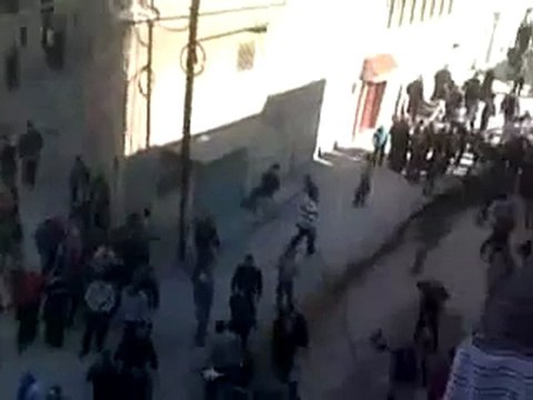 فري برس حماة العليليات اطلاق نار من قبل عصابات الأسد على المتظاهرين 20 1 2012