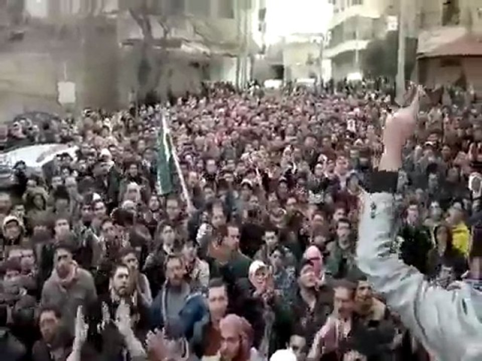 فري برس    إدلب معرة النعمان تشييع الشهيد حسن كمال ادريس السبت 21 1 2012