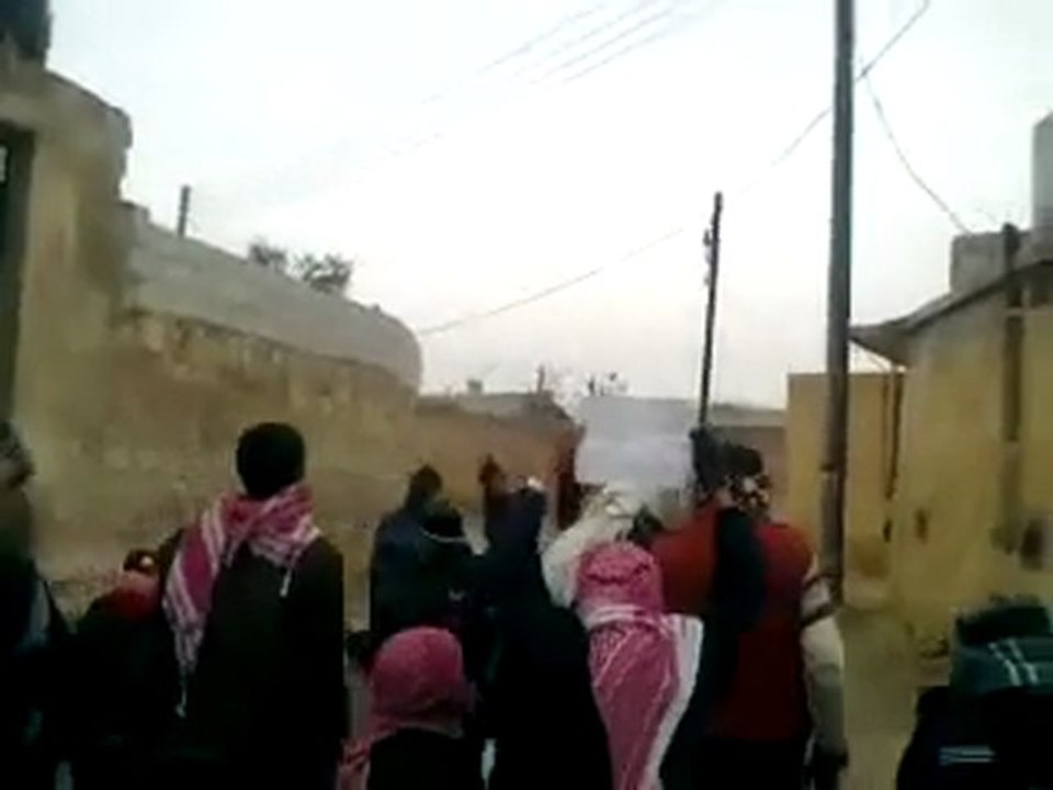 فري برس   حلب حيان مظاهرة طلابية 8 12 2011 ج2