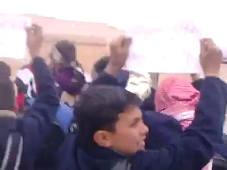 فري برس   حلب حيان مظاهرة طلابية 8 12 2011 ج3