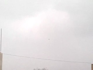 فري برس   تحليق طائرات عامودية حربية فوق حي القدم بدمشق 8 12 2011