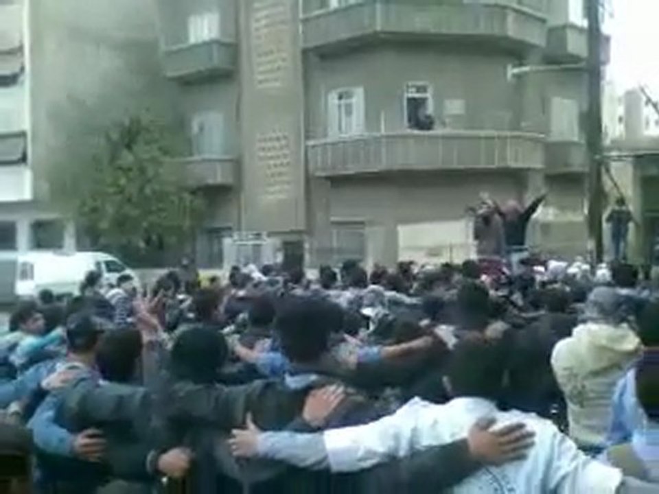 فري برس   دمشق برزه البلد   مظاهرة طلابية 8 12 2011